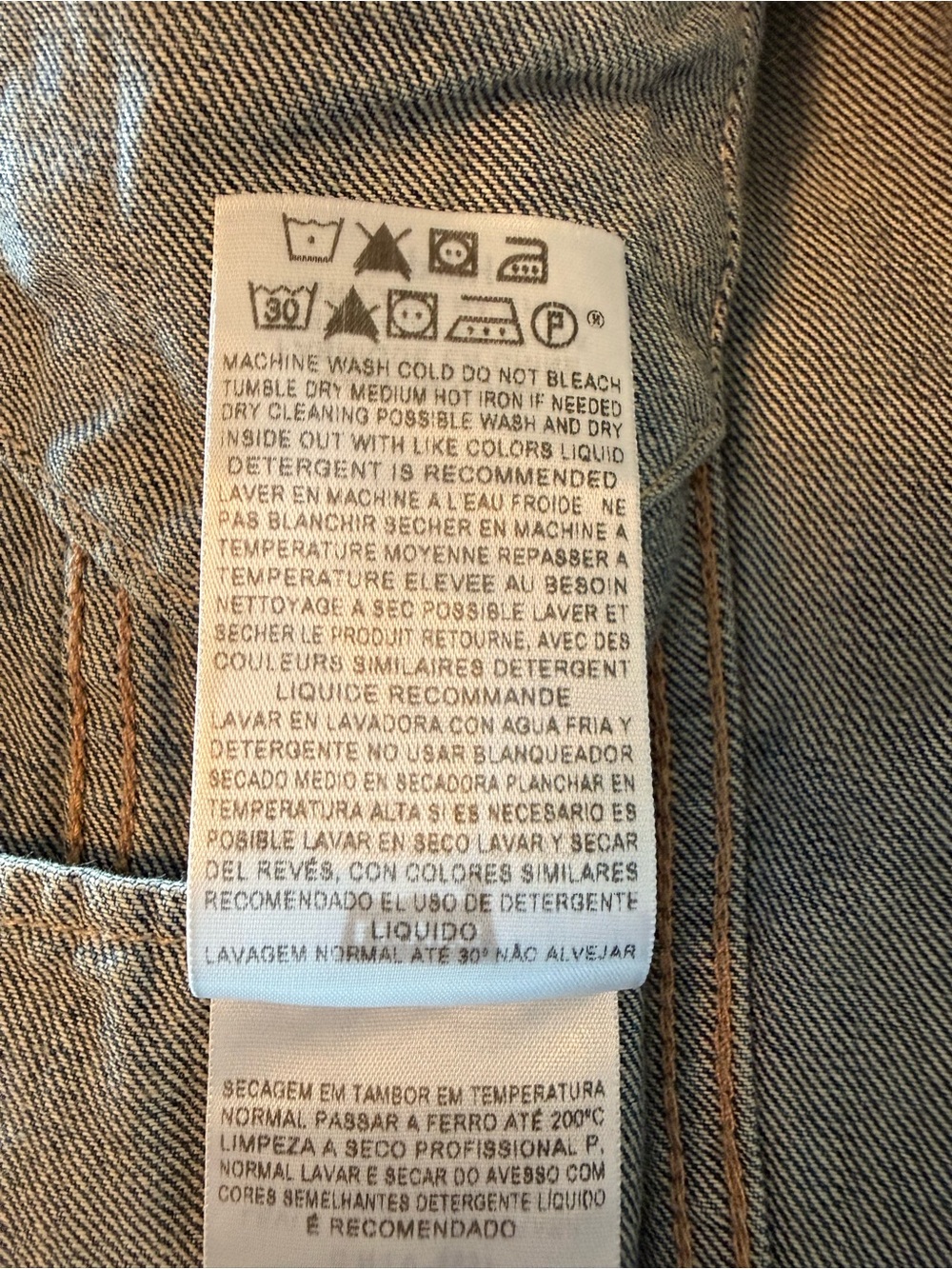 Levi’s Men's Relaxed Trucker Jacket Distressed Raw Torn Away Sleeve Size Small - Picture 10 of 15
